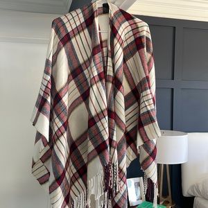 Shawl with frayed edges.Like new- no stains or snags.